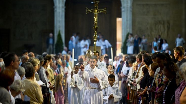 Những thích nghi phụng vụ cho phép khi cử hành Thánh lễ